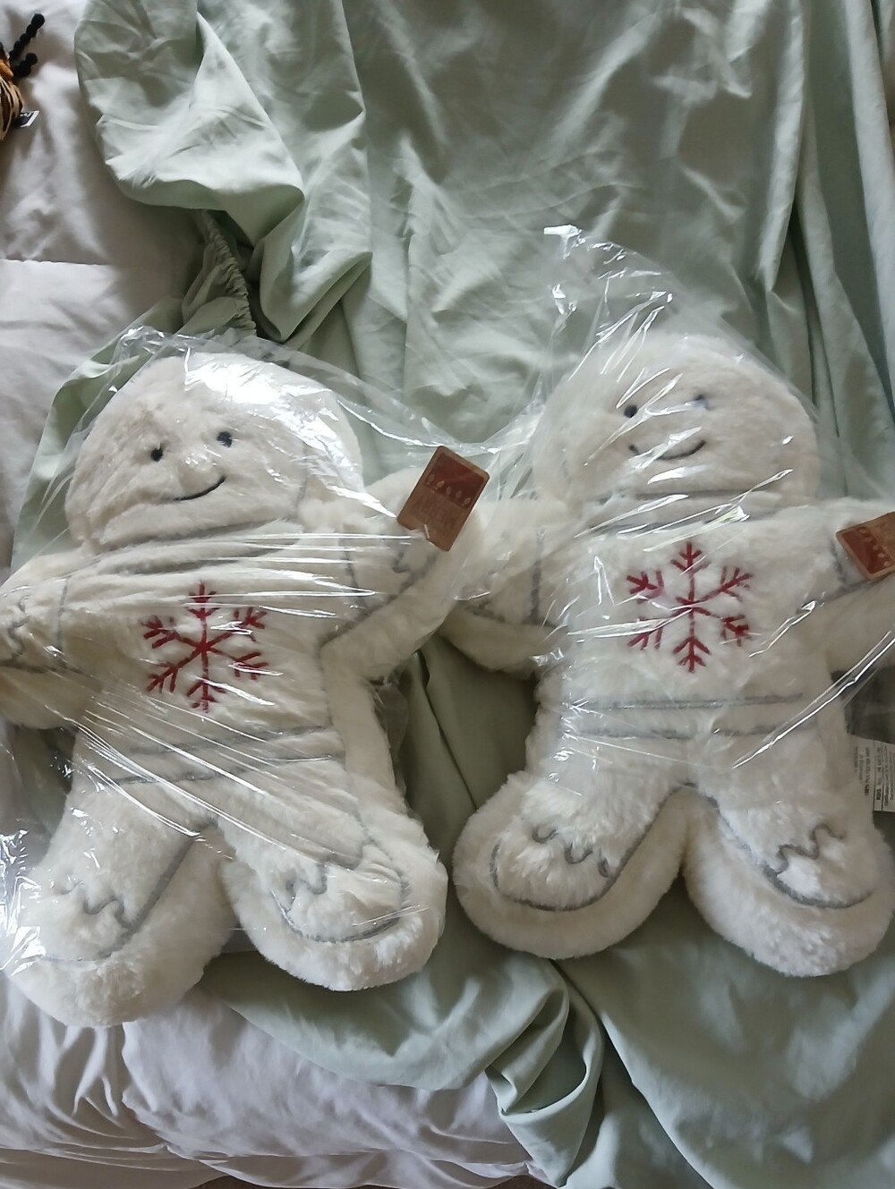 Set OF 2 Gingerbread White Holiday Pillows